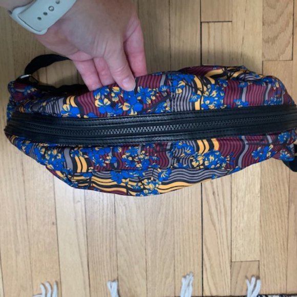 Hadaki Hobo Bag - Picture 2 of 6